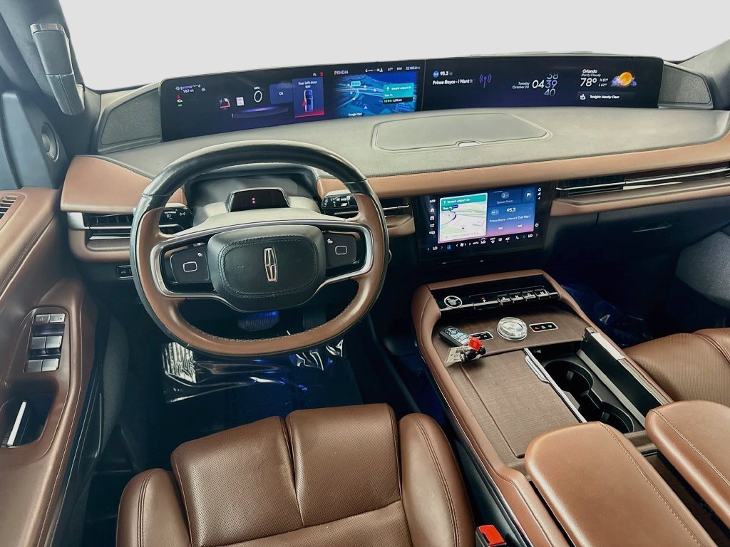 Used 2025 Lincoln Navigator Reserve AWD/4WD image 16