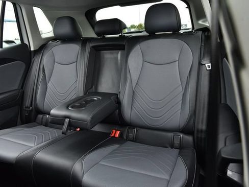 Used 2025 Volkswagen Tiguan SE AWD/4WD image 22