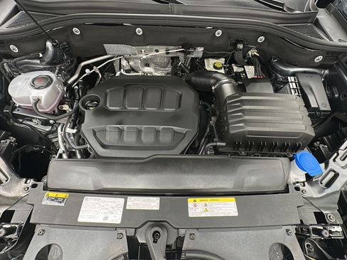 Used 2025 Volkswagen Atlas SE AWD/4WD image 23