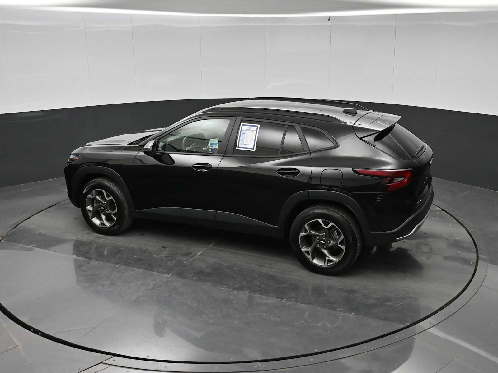 Used 2025 Chevrolet Trax LT FWD image 31