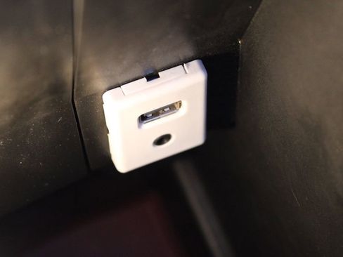 Used 2017 Chevrolet Equinox Premier w/ Enhanced Convenience Package image 39