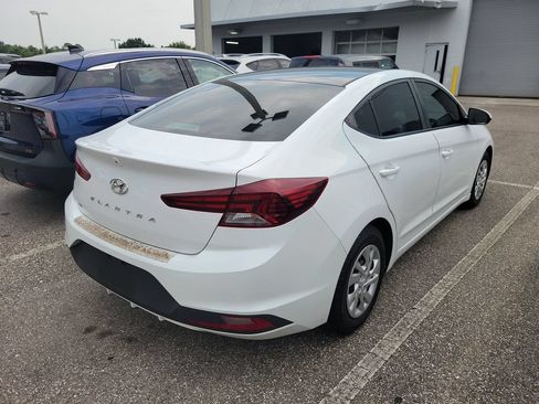Used 2019 Hyundai Elantra SE FWD image 3