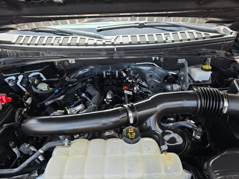 Used 2024 Ford Expedition XLT AWD/4WD image 10