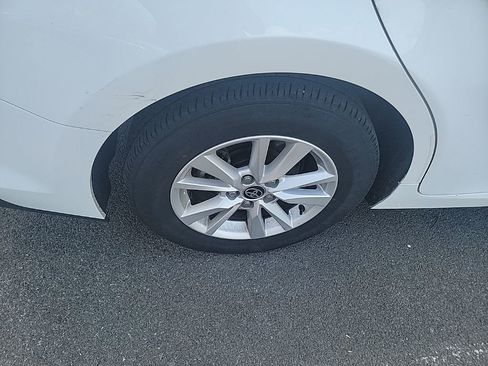 Used 2025 Toyota Camry LE image 9