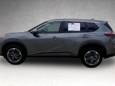 Used 2025 Nissan Rogue SV FWD image 3