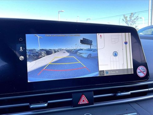 Used 2025 Hyundai Elantra SEL image 19