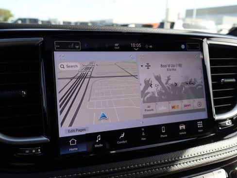 New 2026 Chrysler Pacifica Limited image 17