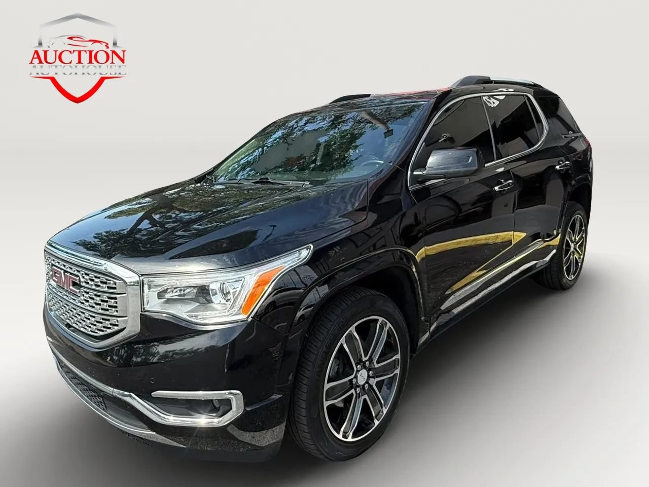 Used 2017 GMC Acadia Denali w/ Technology Package FWD image 1