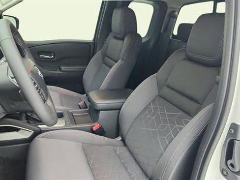 Certified 2025 Nissan Frontier SV w/ SV Convenience Package RWD image 11