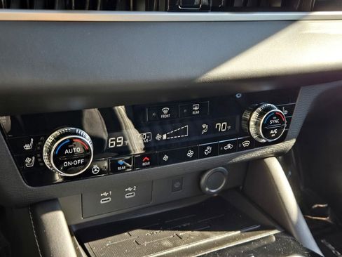 New 2025 Mitsubishi Outlander SEL image 26