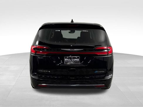 Used 2023 Chrysler Pacifica Limited FWD image 9