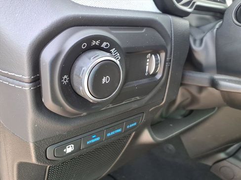 Used 2025 Jeep Wrangler Unlimited Sahara AWD/4WD image 20