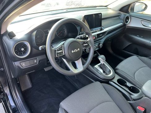 Used 2022 Kia Forte LXS FWD image 18