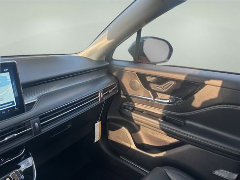 New 2026 Lincoln Corsair Premiere image 16