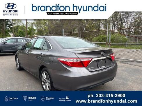 Used 2015 Toyota Camry SE w/ Moonroof Package FWD image 4