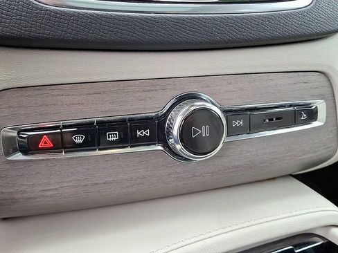 Used 2023 Volvo XC90 B5 Plus w/ Protection Package Premier image 21