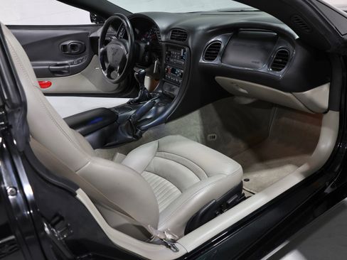 Used 2004 Chevrolet Corvette Coupe w/ Roof Package RWD image 47