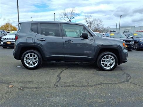 Certified 2023 Jeep Renegade Latitude image 8