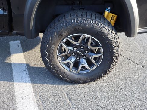 Used 2026 Chevrolet Colorado ZR2 w/ Technology Package AWD/4WD image 39