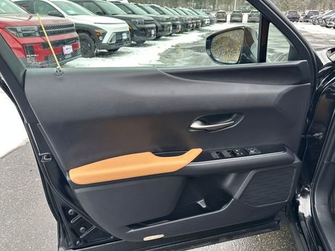 Used 2024 Lexus UX 250h AWD w/ Premium Package image 10