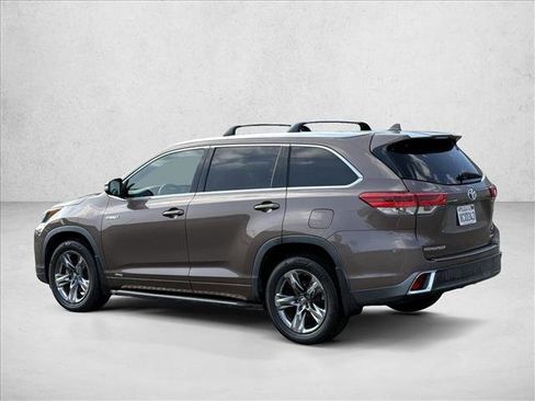 Used 2018 Toyota Highlander Limited Platinum w/ Carpet Mat Package (TMS) image 7