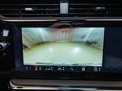 Used 2025 GMC Sierra 2500 AT4 image 18