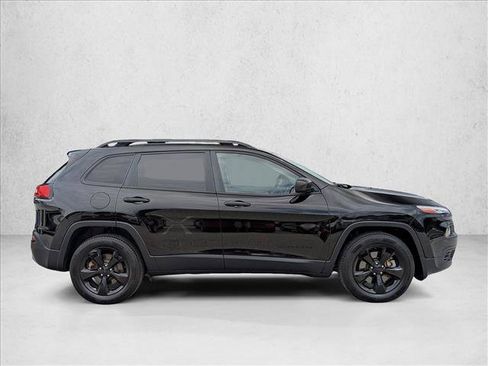 Used 2017 Jeep Cherokee Sport AWD/4WD image 5