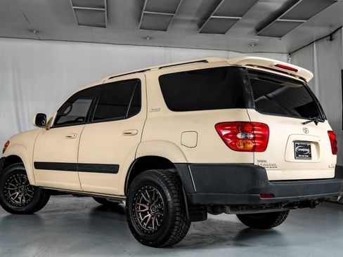Used 2004 Toyota Sequoia SR5 w/ Convenience Pkg RWD image 10