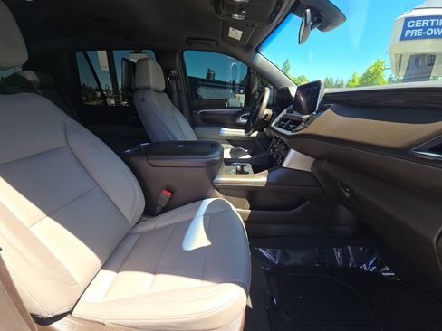 Used 2021 Chevrolet Tahoe Z71 w/ Luxury Package AWD/4WD image 11