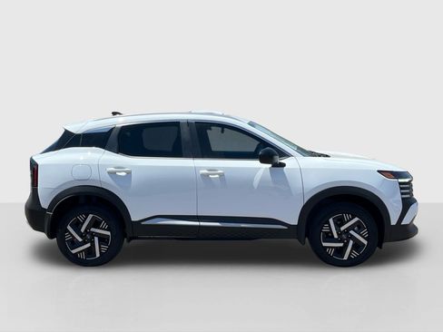 New 2026 Nissan Kicks SV w/ Illumination Package FWD image 6