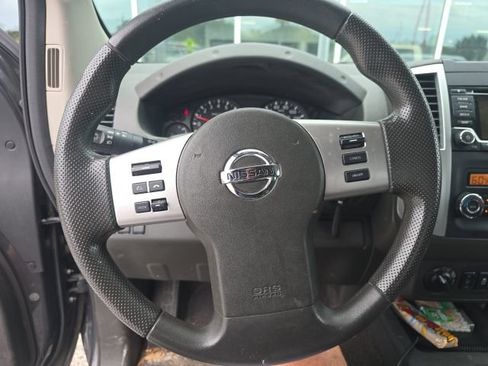 Used 2015 Nissan Frontier SV w/ SV Value Truck Package AWD/4WD image 17