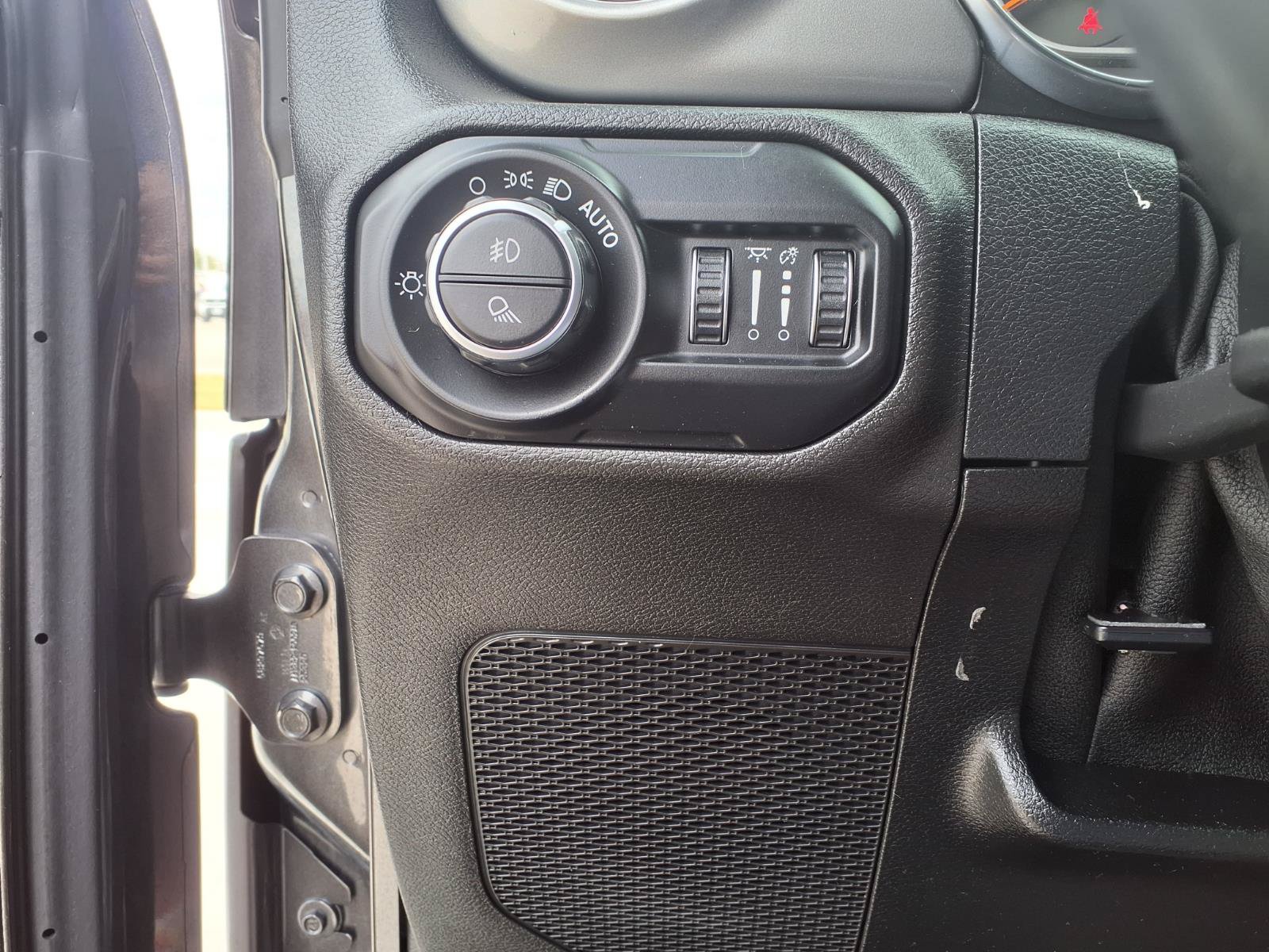 Used 2021 Jeep Gladiator Overland AWD/4WD image 23