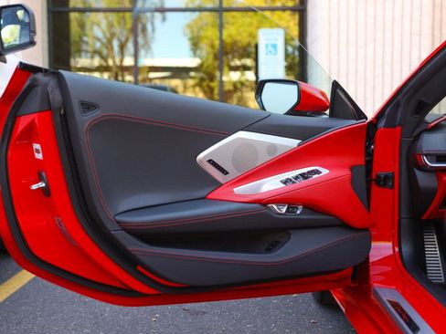 Used 2021 Chevrolet Corvette Stingray Premium Conv w/ Z51 Performance Package RWD image 3