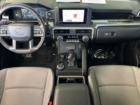 Used 2025 Toyota Tacoma SR5 AWD/4WD image 15
