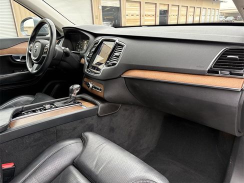 Used 2017 Volvo XC90 T6 Inscription w/ Vision Package image 30