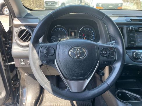 Used 2018 Toyota RAV4 XLE AWD/4WD image 12