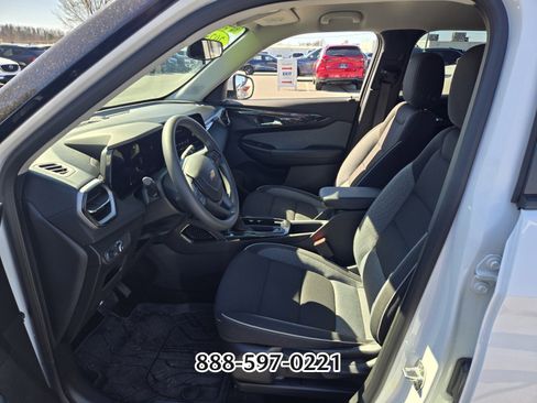 Used 2025 Chevrolet TrailBlazer LT image 10