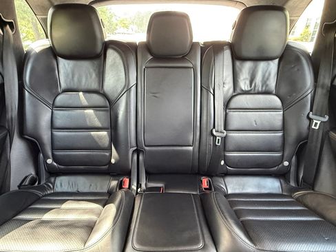 Used 2016 Porsche Cayenne Turbo AWD/4WD image 40