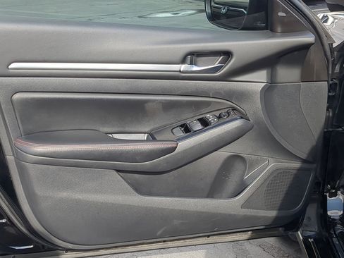 Used 2024 Nissan Altima 2.5 SR FWD image 13