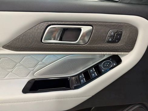 New 2026 Ford Explorer Platinum image 15