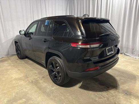 Used 2025 Jeep Grand Cherokee Limited w/ Luxury Tech Group II AWD/4WD image 33