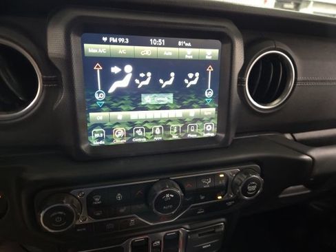 Used 2023 Jeep Wrangler Unlimited Sahara w/ Cold Weather Group AWD/4WD image 15
