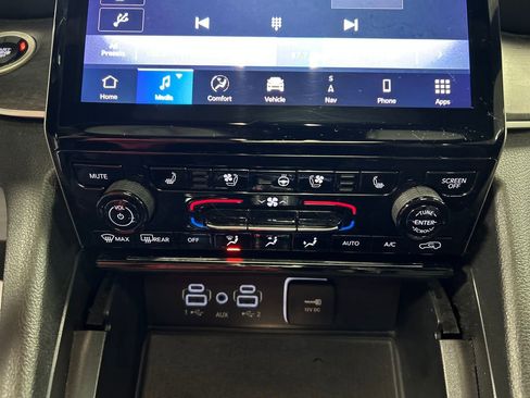 Used 2024 Jeep Grand Cherokee Limited w/ Luxury Tech Group II AWD/4WD image 19