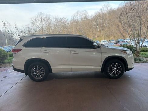 Used 2018 Toyota Highlander XLE image 14