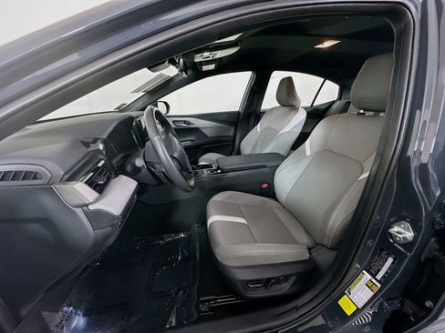 Used 2025 Toyota Camry SE w/ Convenience Package image 12