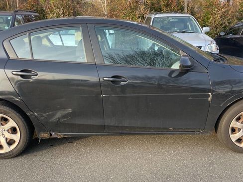 Used 2013 MAZDA MAZDA3 i Sport FWD image 2