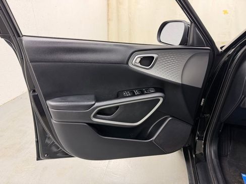 Used 2021 Kia Soul LX image 17