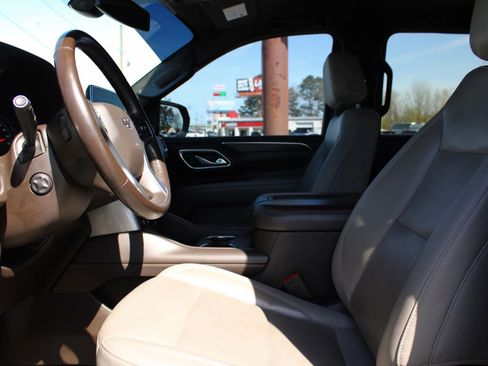 Used 2021 Chevrolet Suburban Z71 w/ Z71 Off-Road Package image 17