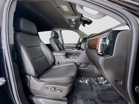 Used 2025 GMC Sierra 3500 Denali image 29