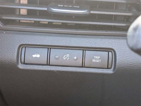 Used 2025 Nissan Altima 2.5 SV image 25